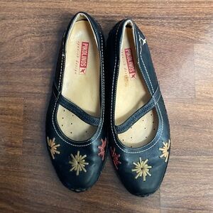 PIKOLINOS Black Leather Floral Appliqué Mary Jane Flats Sz 40